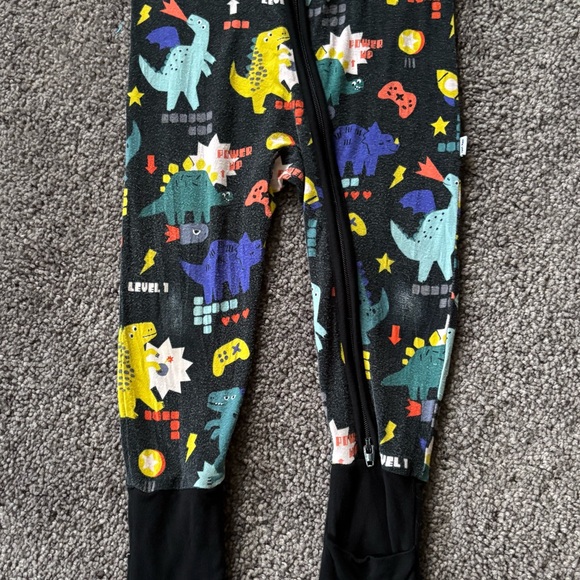 Bundle of Little Sleepies Zippys 6-12 - Picture 12 of 12